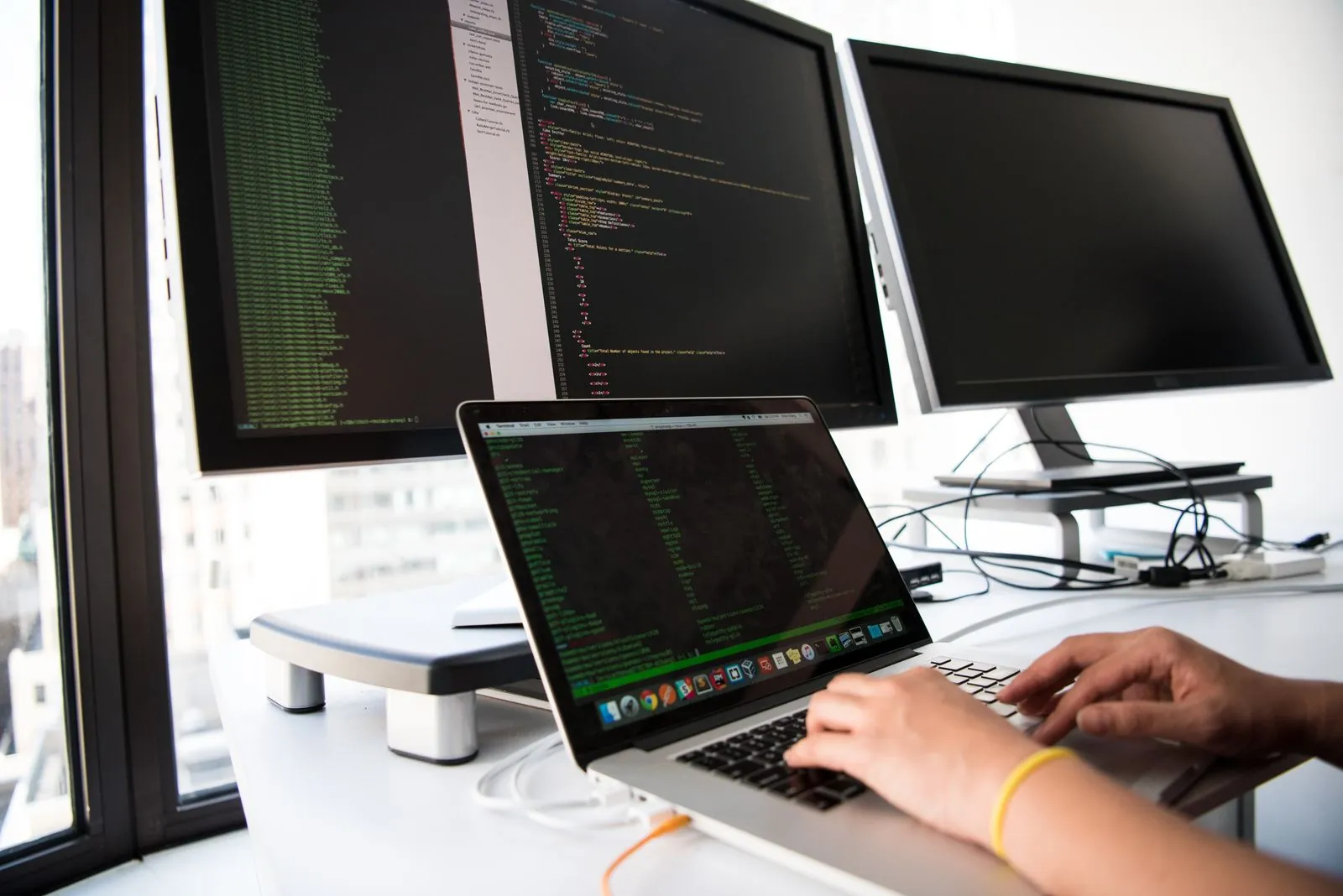 Especialistas integrando sistemas y plataformas de la empresa